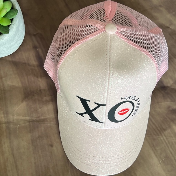 NWOT-GLITTER PONYTAIL TRUCKER HAT LIGHT PINK - Picture 13 of 14